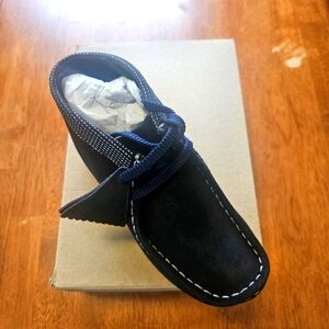 Kids size 13 1/2 Clark Originals